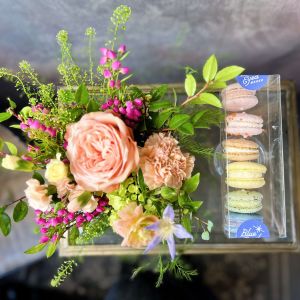 Rita & French Macaron Bundle :: Flowers By Nature